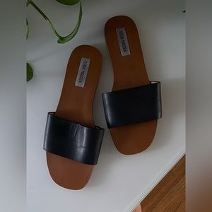 ❤️SOLD❤️Steve Madden Slip Sandals